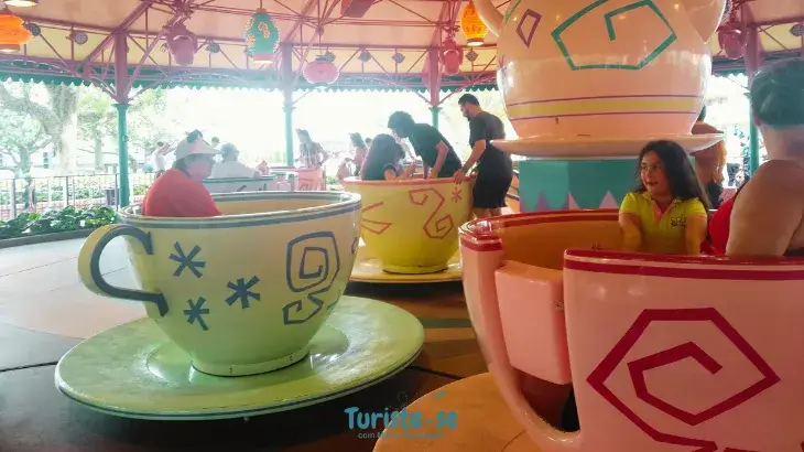 Mad Tea Party Magic Kingdom Orlando - Turiste-se