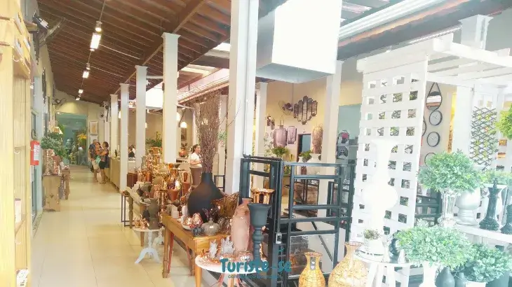 Interior de um Shopping Pedreira - Turiste-se