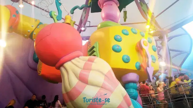 The High in the Sky Seuss Trolley Train Ride! Islands of Adventure Orlando - Turiste-se